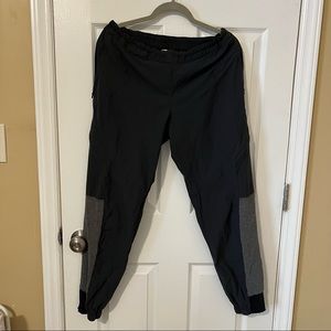 UnderAmour Water resistant Pants Size Medium